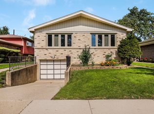 5150 Weber Ln, Skokie, IL 60077