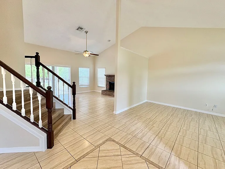 2813 Rolling Broak Dr — Photo 6