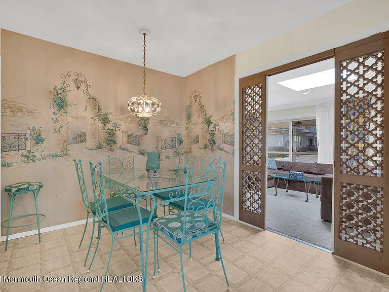 7 Howell Ave — Photo 15