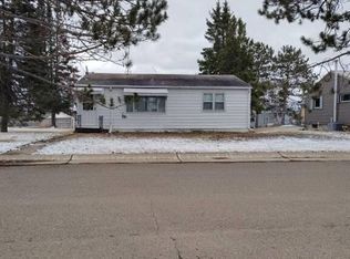512 Memorial Dr, Chisholm, MN 55719