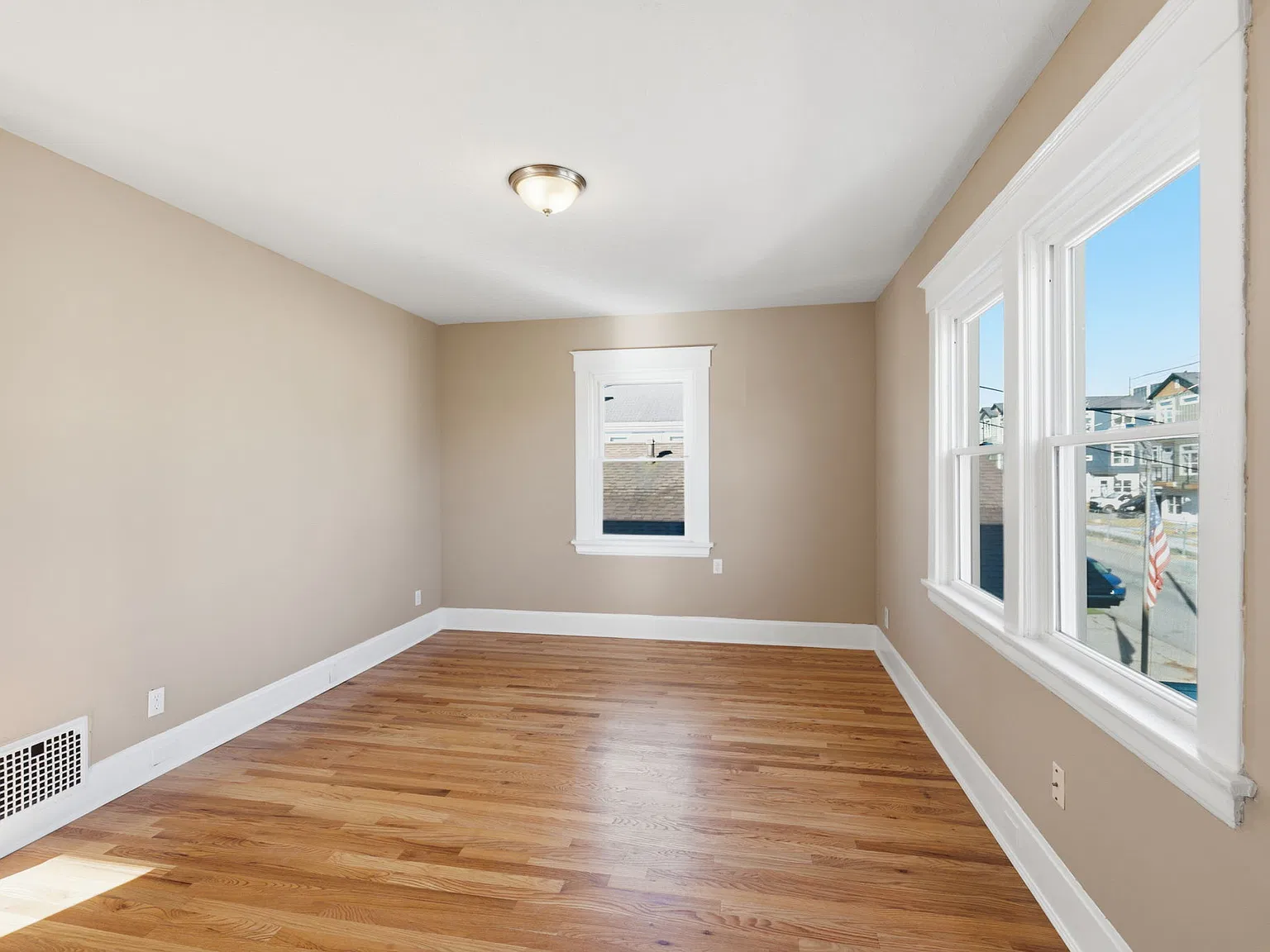 1 bed, 900 sqft, $1,300 — Photo 4