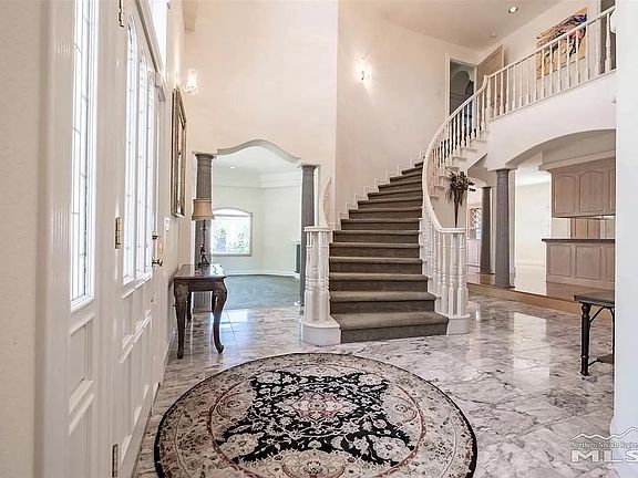 Entry/ foyer