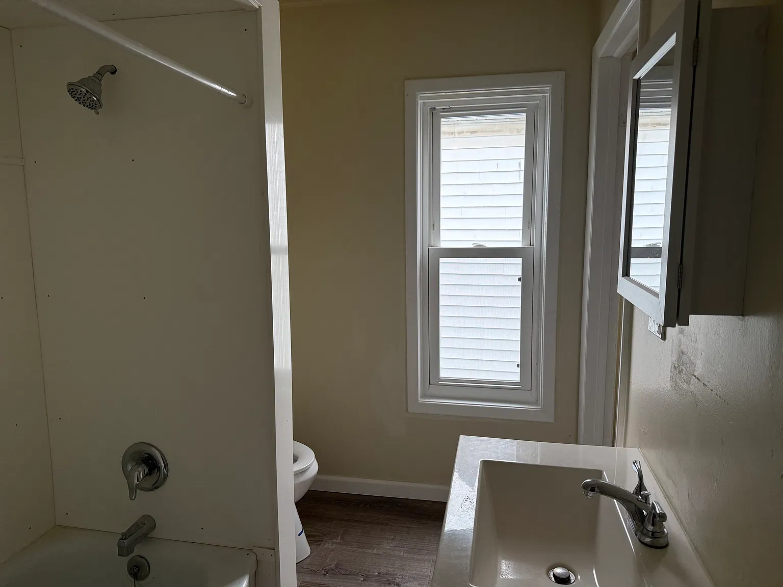 1 bed, $1,000 — Photo 4