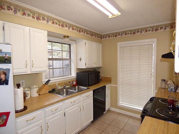 3rd image of 214 Saint Benjamin Dr