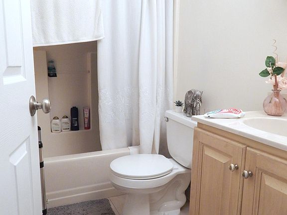 5th image of 17 Franklin St APT 1