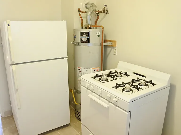 165 Belleview Dr — Photo 1