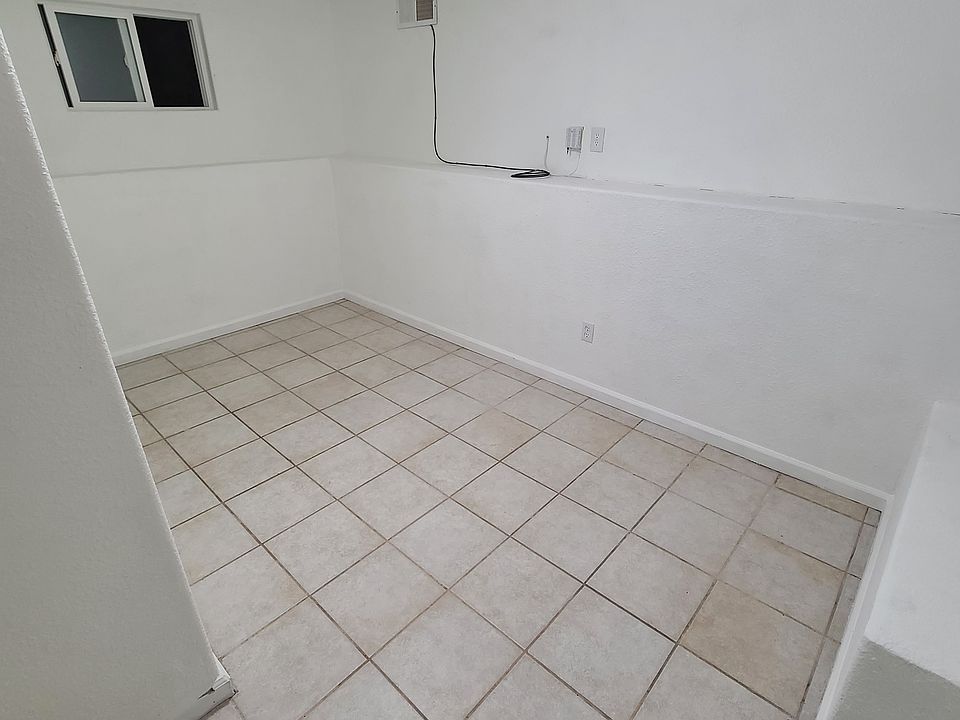 1st image of 3570 Crestmoor Dr #2