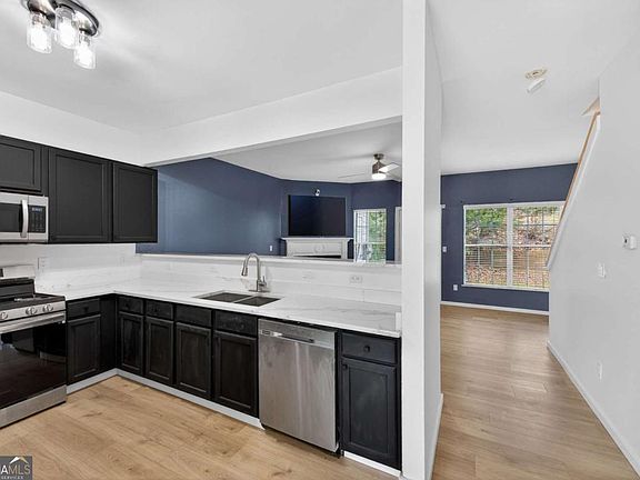 5th image of 2527 Walden Lake Dr