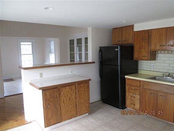 3rd image of 38 Sheridan Ave
