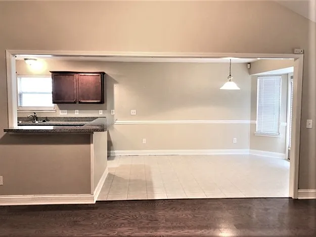 1325 Sunray Dr — Photo 4