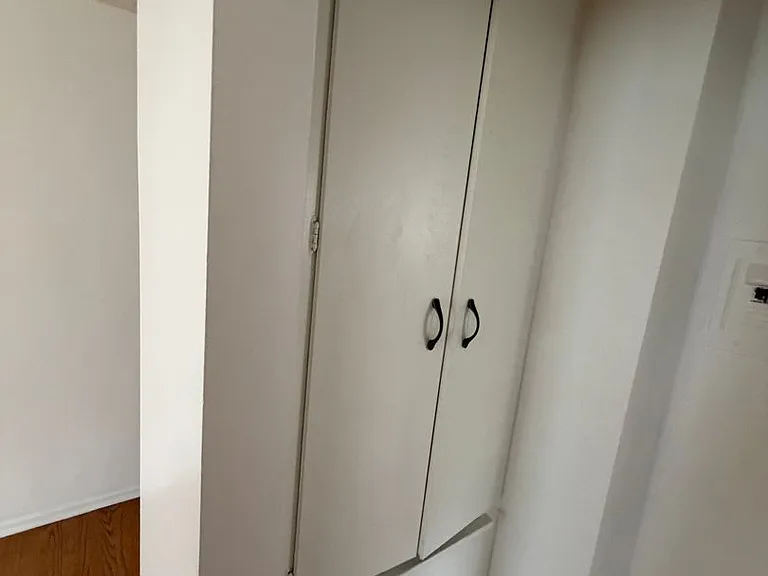 435 S Hoover St — Photo 10