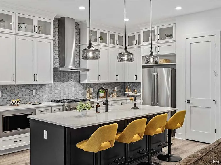 Kitchen/Island