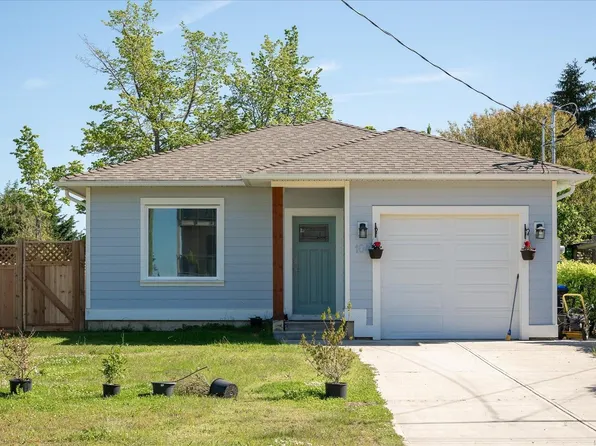 104 Lee Ave, Parksville, BC V9P 1L9