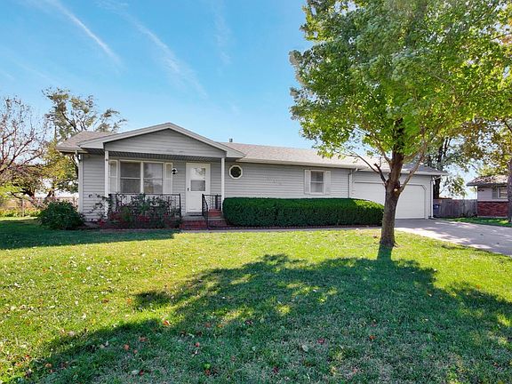 3rd image of 119 Windward Ct