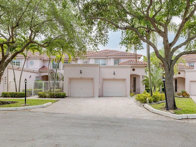 8050 Aberdeen Dr #202 — Photo 3