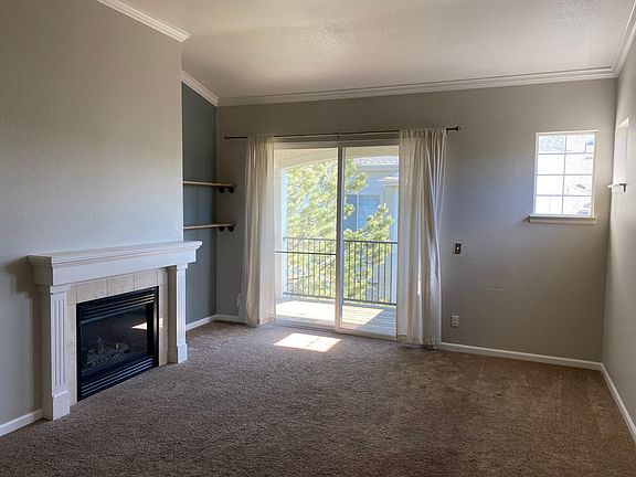 Vaulted ceilings and gas fireplace