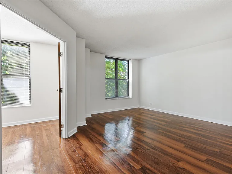 Evanston Place — Photo 53