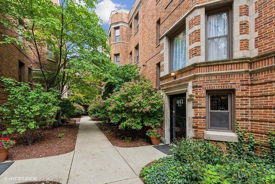 1st image of 1652 W Farwell Ave APT 3L
