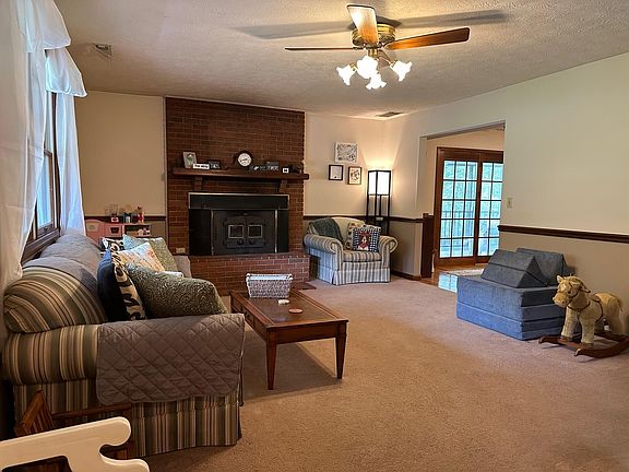 5th image of 2 Dogwood Ln
