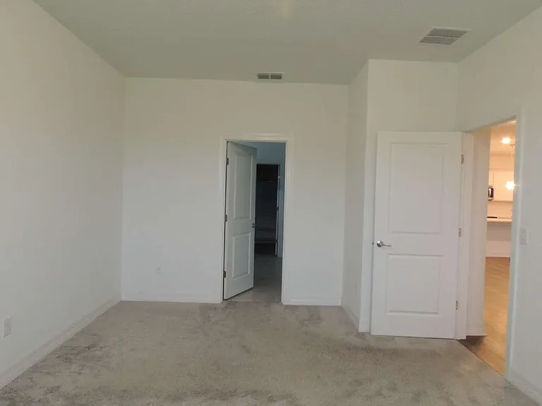 3916 N Maryland Ave — Photo 14