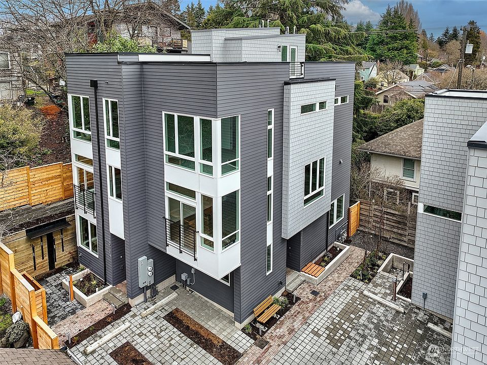 1st image of 1028 A NE 70th Street