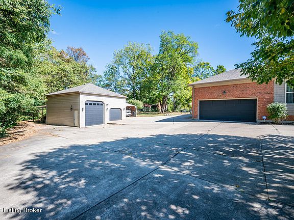 3rd image of 4602 Fox Chase Dr