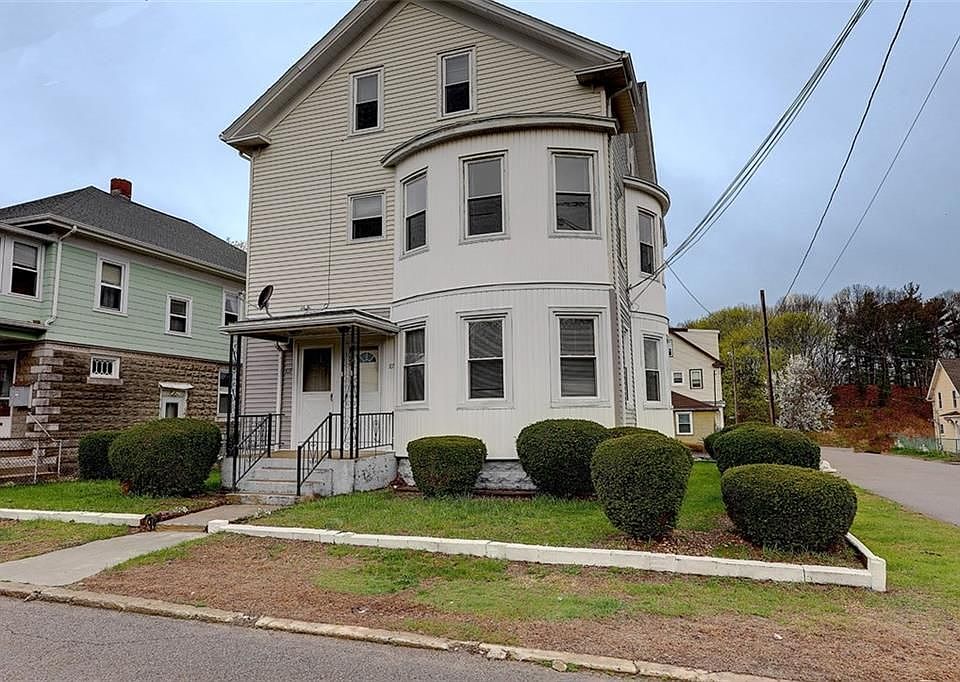 1st image of 107-109 2nd St