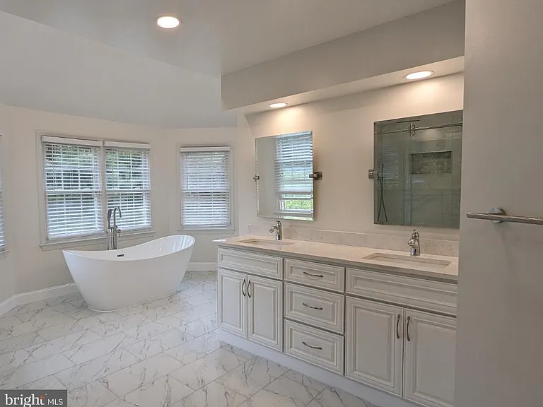 9706 Middleton Ridge Rd — Photo 10