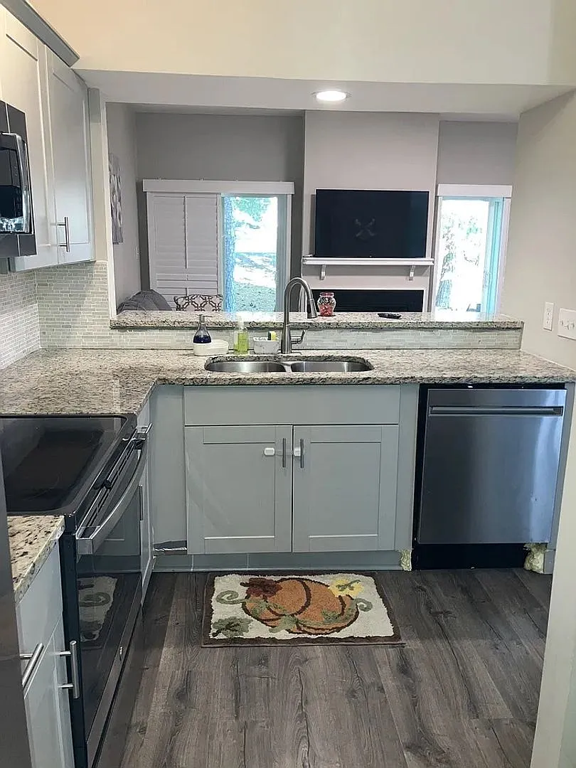 Room in 2 Bedroom Home at Winterpointe Ln — Photo 2