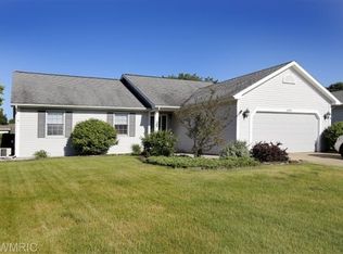 1039 S Peach Ct, Plainwell, MI 49080