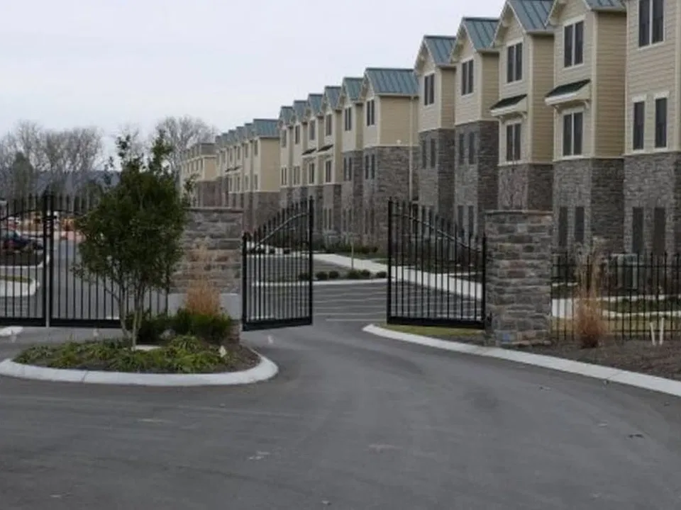 Waterside Cir