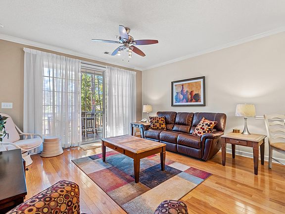 2nd image of 5825 Catalina Dr. #1022