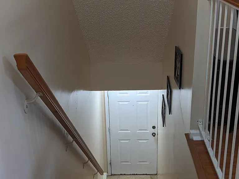 7 Newburgh Dr — Photo 3
