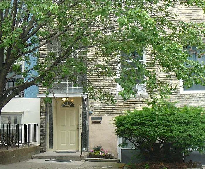 Columbia St — Photo 1