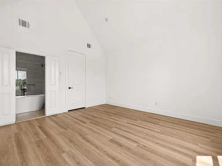 7422 Maxroy St — Photo 22