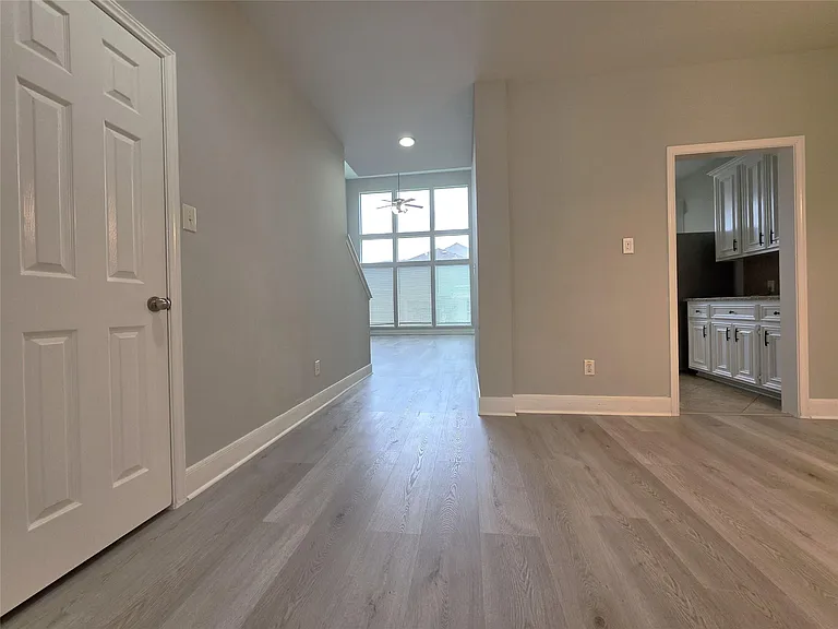 2813 Arbor Brook Ln — Photo 3