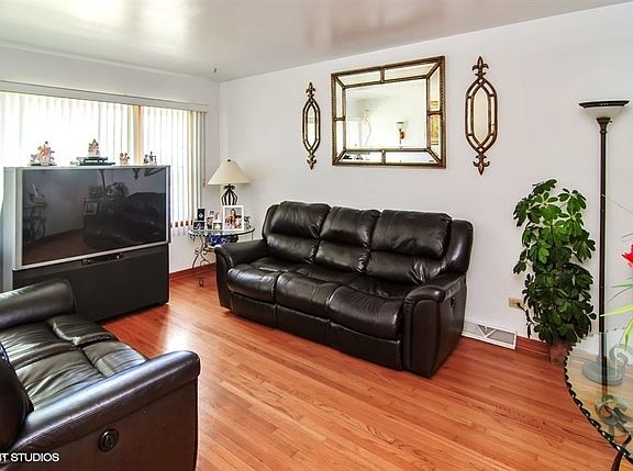 2nd image of 2834 Highland Ave