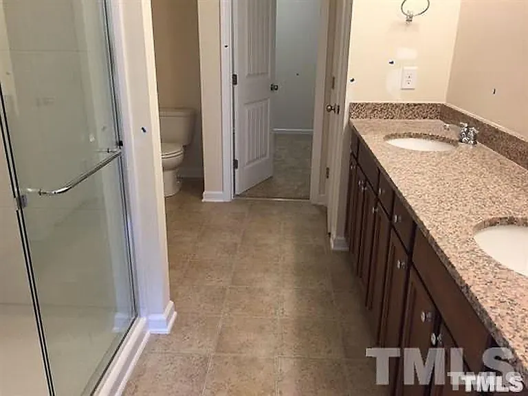 411 Chanson Dr — Photo 7