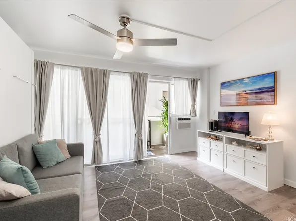 247 Beach Walk APT 303, Honolulu, HI 96815