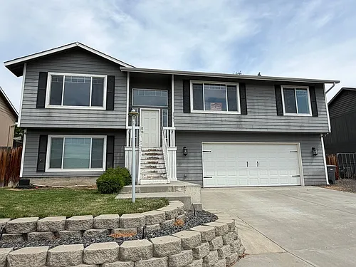 2581 NE Noble Loop Photo 1 2581 NE Noble Loop Photo 1