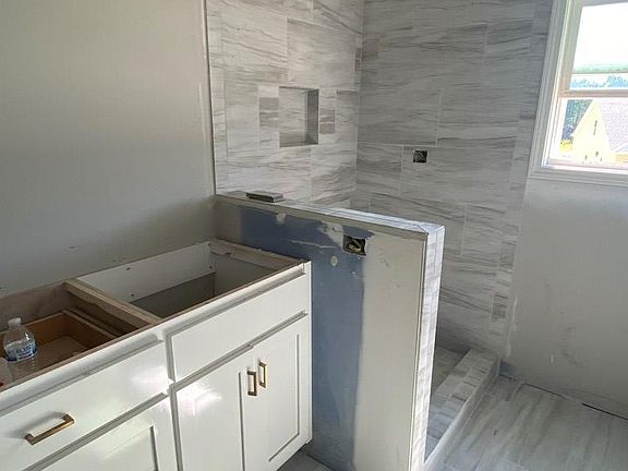 4th image of 121 Cedar Park Way