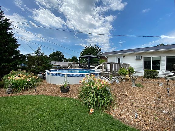 4th image of 44 Houghton Dr