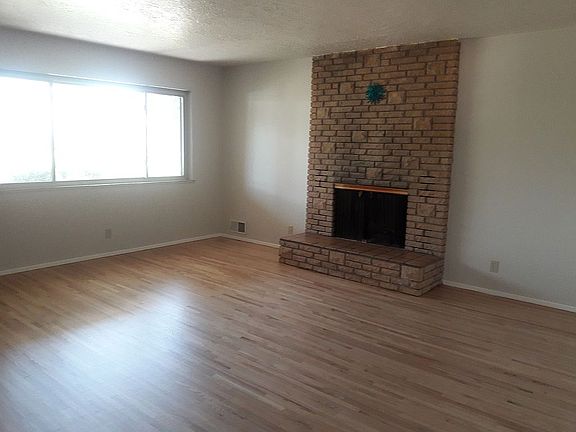 2nd image of 2709 Mesilla St NE