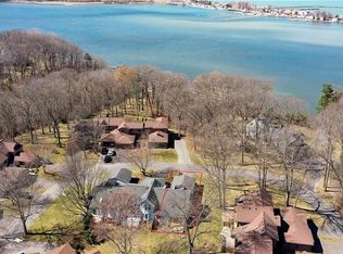 670 N Cove Dr, Webster, NY 14580
