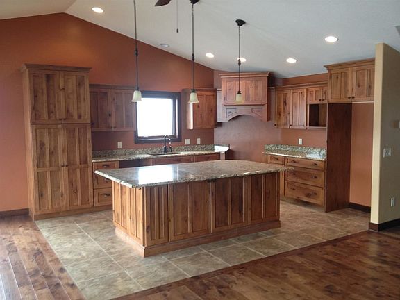 5th image of 414 Belleview Ct