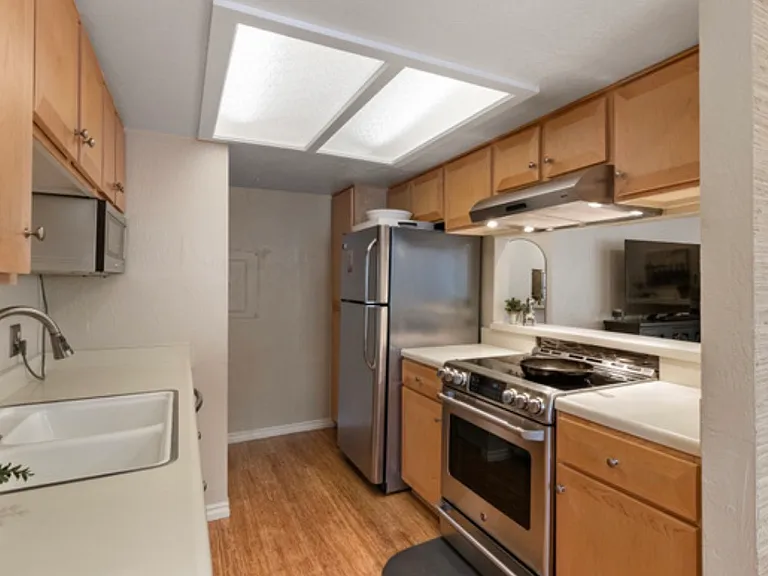 1498 E Foxboro Dr S #1 — Photo 6
