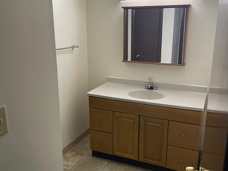 Colony Court Apartments — Photo 22
