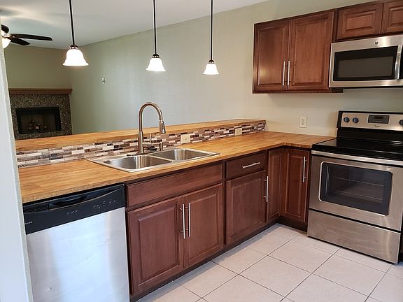 3rd image of 302 Saint Andrews St APT 102J