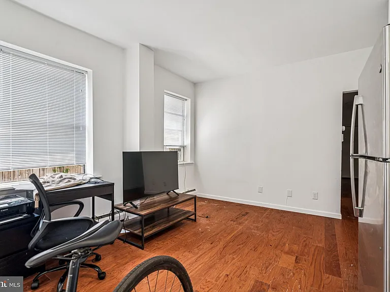 1917 Spring Garden St #2 — Photo 3