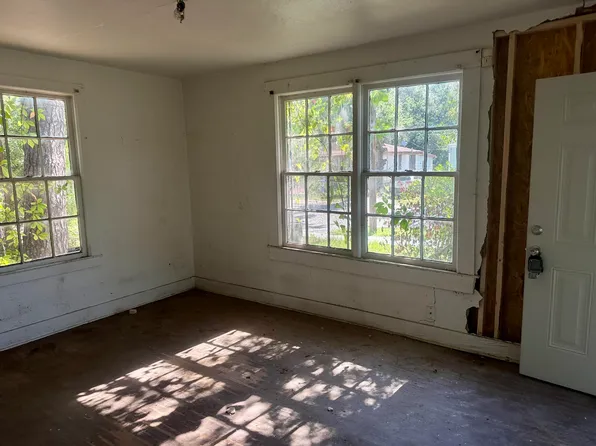 2738 W Surrey Dr, North Charleston, SC 29405